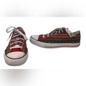 Vintage Christmas Holiday Low Top Converse.  M5 W7 Fit like 7.5 or 8.